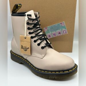 DR MARTENS 1460 SMOOTH LEATHER LACE UP BOOTS (9L/8M) NO BOX